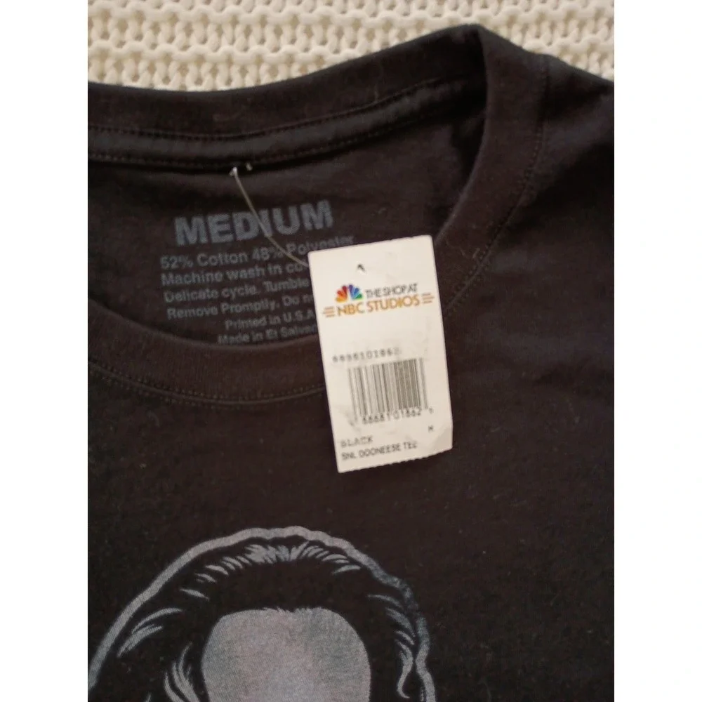 SNL Dooneese Kristen Wiig NBC Studios Graphic Tee Black 100% Cotton NWT Size M - Picture 2 of 7